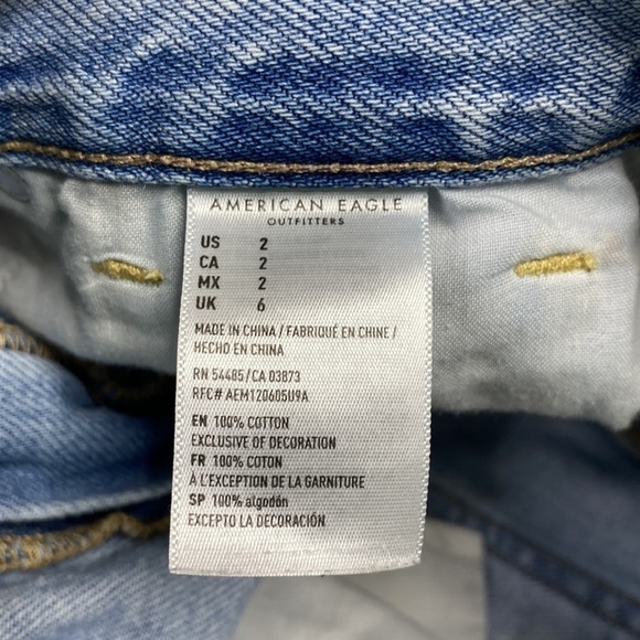American Eagle Light Wash Distressed Mom Shorts Size 2 - Picture 8 of 9